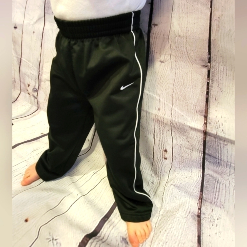 Kid Nike pants